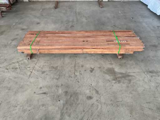 Lotto di legno duro finemente segato Azobe di varie lunghezze (totale 0,3537 m³)