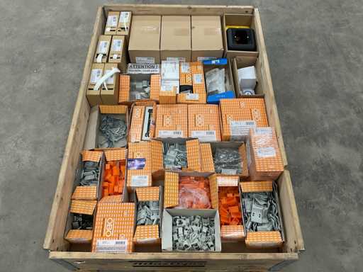 Lotto di materiale per l'installazione