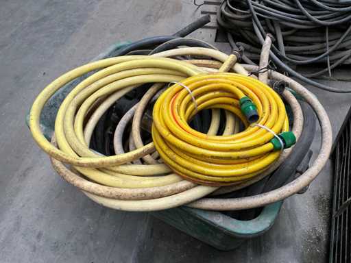 Verschiedene Wasserschläuche (4x)