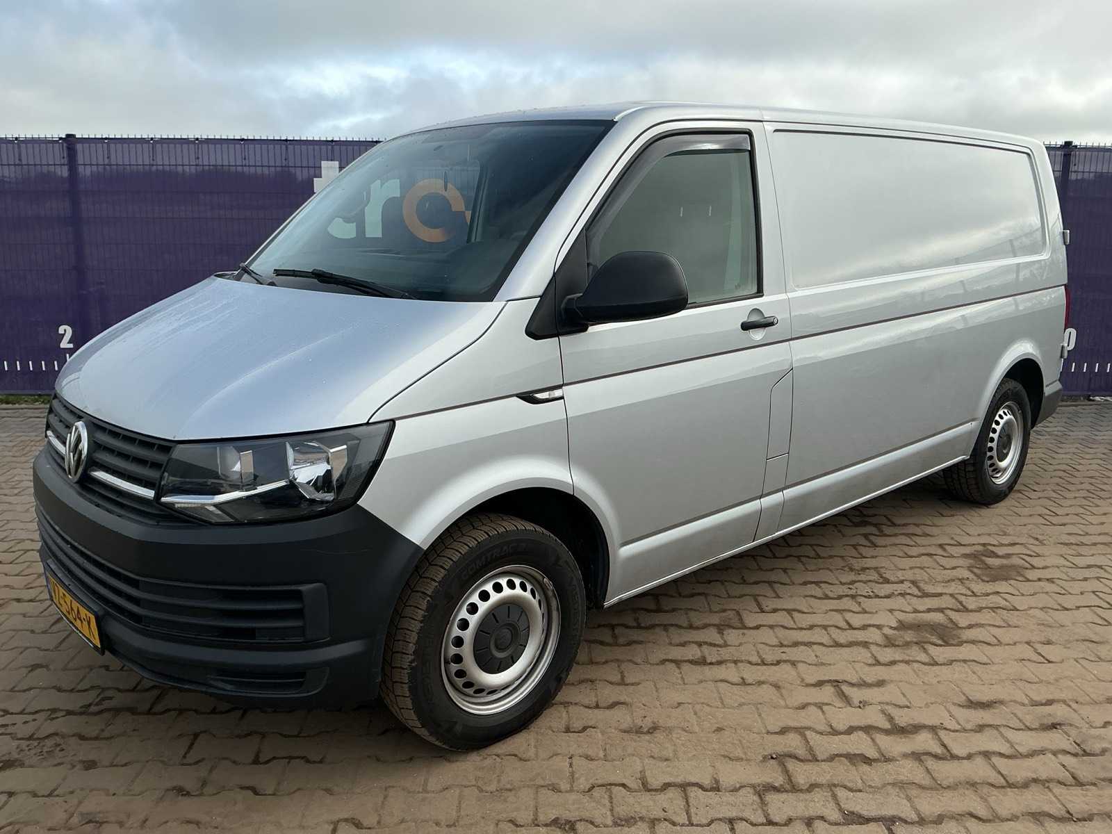 2016 – Volkswagen – Transporter – 2.0 TDI L2H1 Comf. – Company car