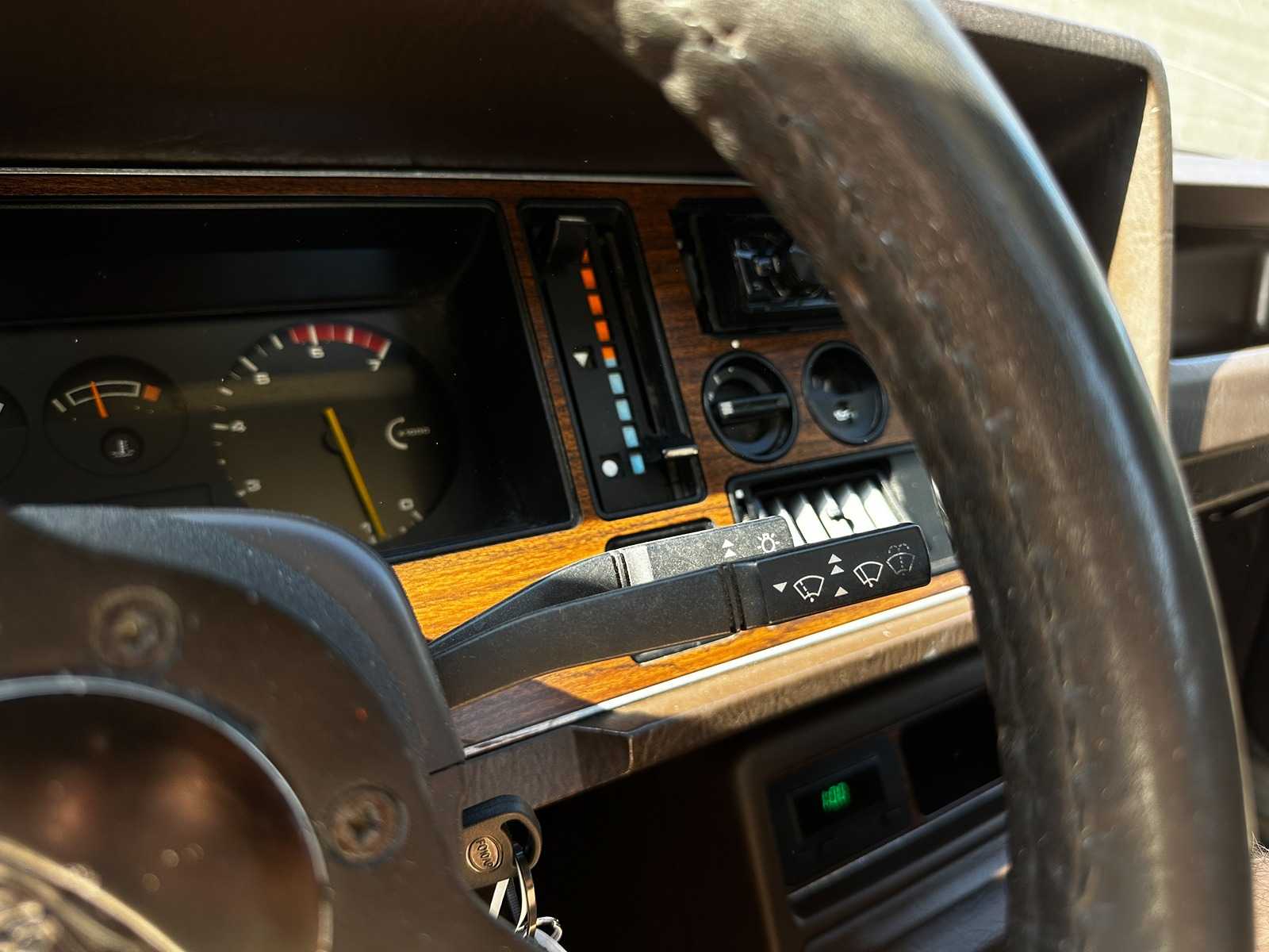 Ford Granada 2.8 GL 160pk 1983 (Origineel-NL), V-101-TR