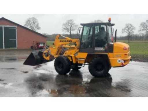 9c03a151-f4d9-440f-8558-fcd08ae6bbef.mp4