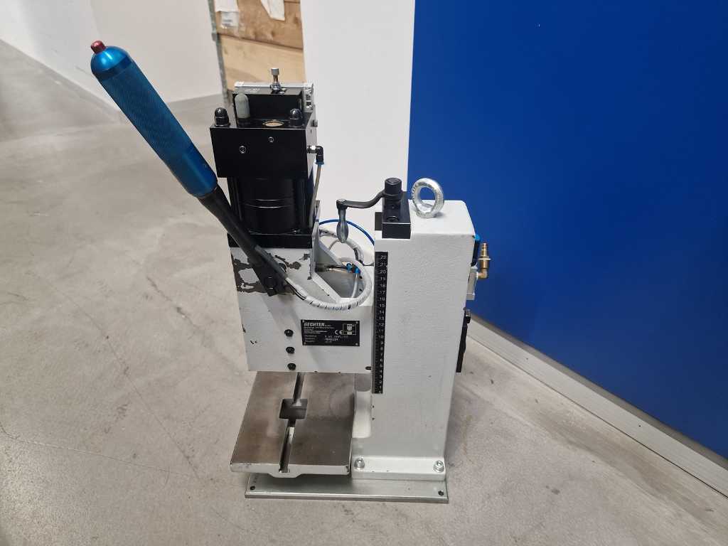 GECHTER - 8 kN HKPL/DS - Hand toggle press with air support - 2018
