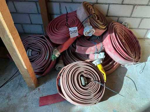 O mulțime de furtunuri