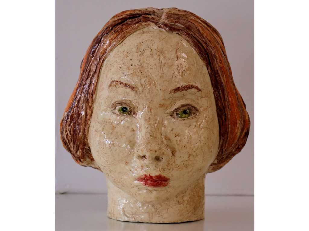 Sculpture en céramique « Tête de jeune fille » de l’artiste Daem Geertrui
