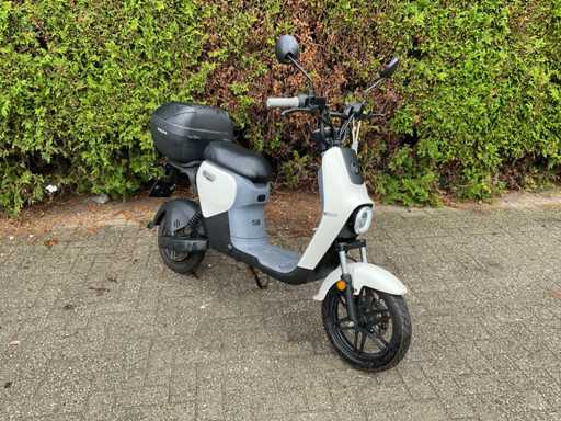 2022 Segway B110S E-scooter - FKV-95-H