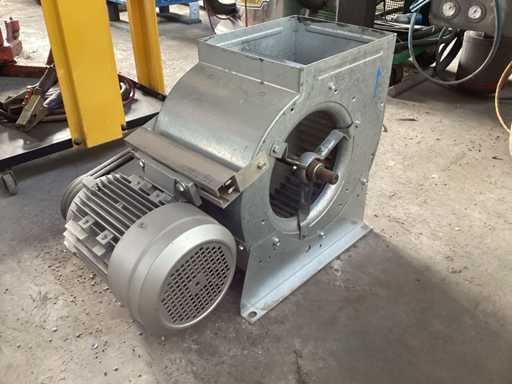 Axial vacuum cleaner