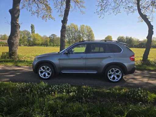BMW X5 xDrive48i High Exec. z 2007 roku – samochód osobowy