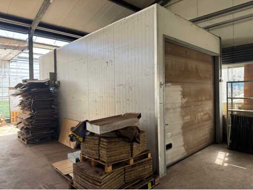 Kühlraum mit Rolltür (3,41x6,00 m) (20 m²)