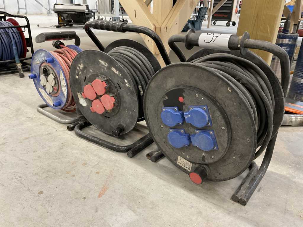 Extension cable reels and cord (3x)