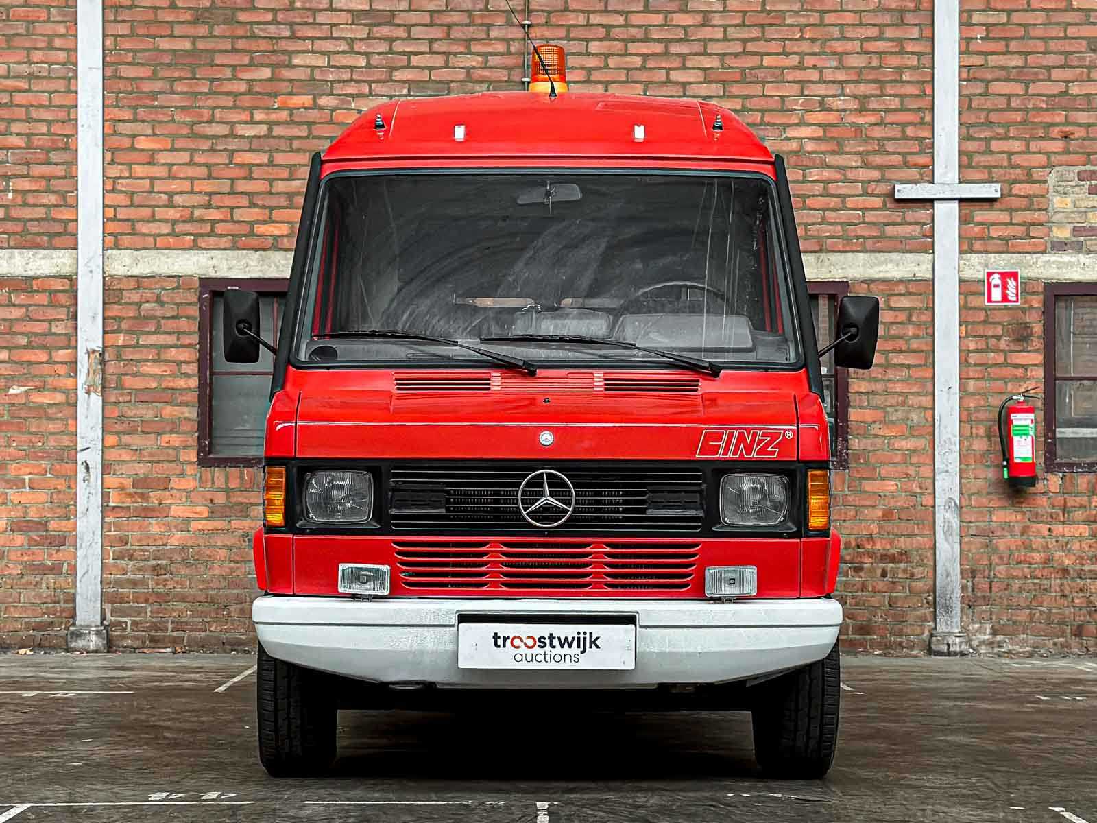 Mercedes-Benz -Brandweerwagen- 310D hoog G.V.W. Lang/Laag 95pk 1994, V-76-NGP