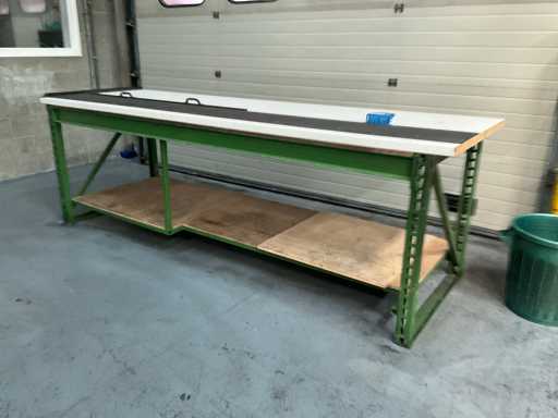 Table de travail en métal