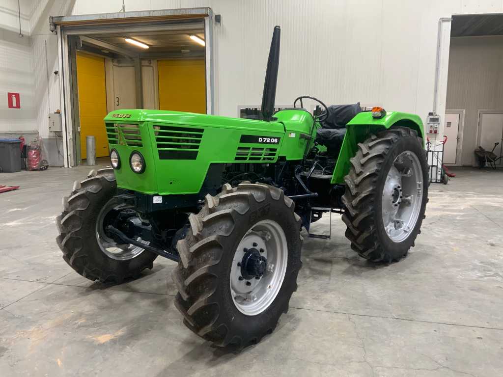 Tracteur agricole à quatre roues motrices