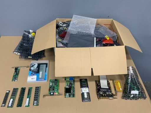 Serie de diverse plăci de circuit imprimat