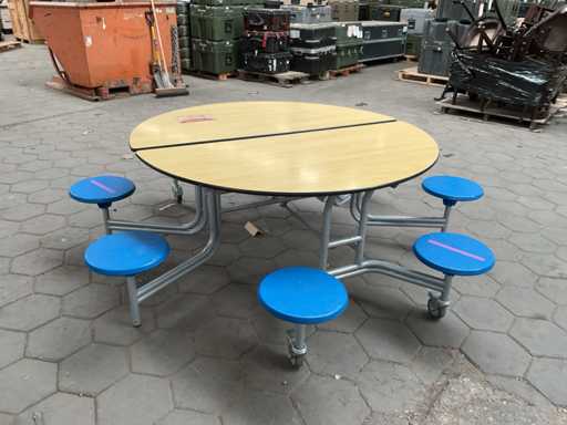 Folding table