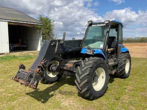 2007 New Holland Powershuttle 110 LM435A Verreiker