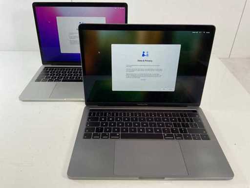Apple MacBook Pro 13,3", Core(TM) i5 8. generacji, 8 GB RAM, 251 GB SSD Laptopy (2x)