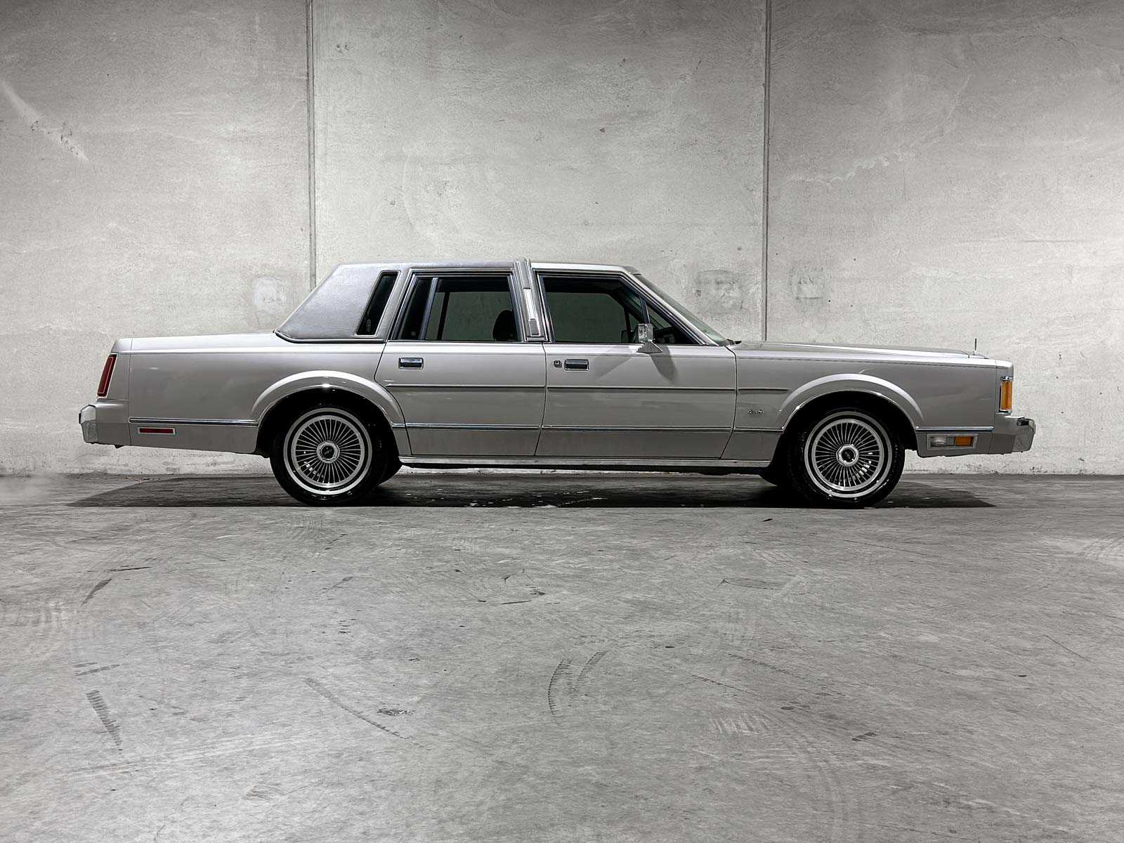 Lincoln Town Car 4.9 V8 Signature SD 160pk 1989, K-946-BX