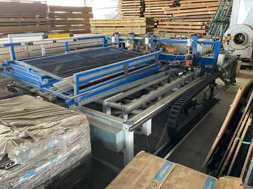 Macchina per la lavorazione del legno per la produzione di recinzioni da giardino