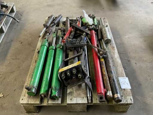 Divers cylindres hydrauliques