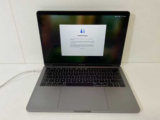 Apple MacBook Pro 13", Core(TM) i5 8ª generazione, 16 GB di RAM, 256 GB NVMe Laptop