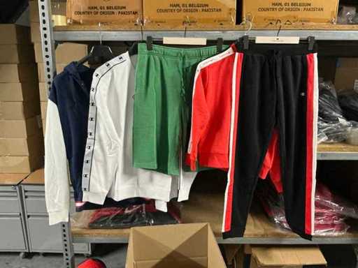 Batch of various Champion clothing (32x)
