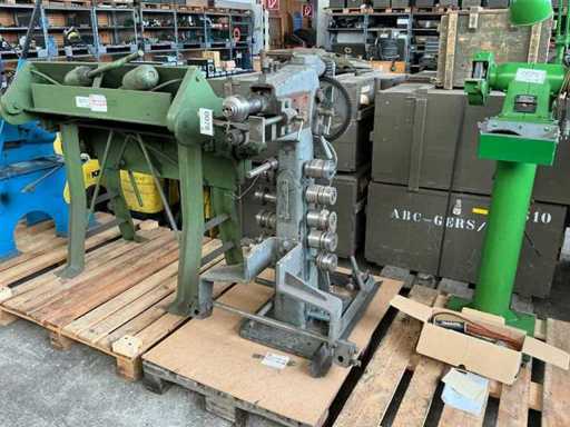 Mașină de mărgelat și flangăit Hommel