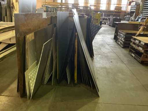 Batch of various metal sheet material remnants