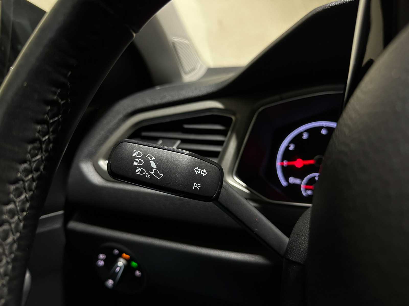 Volkswagen T-Roc 1.0 TSI Style Business 116pk 2020 (Origineel-NL), H-006-NL