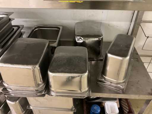 Lot de divers ustensiles et accessoires de cuisine