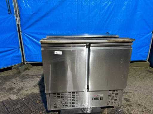 Refrigerated workbench with salad bar