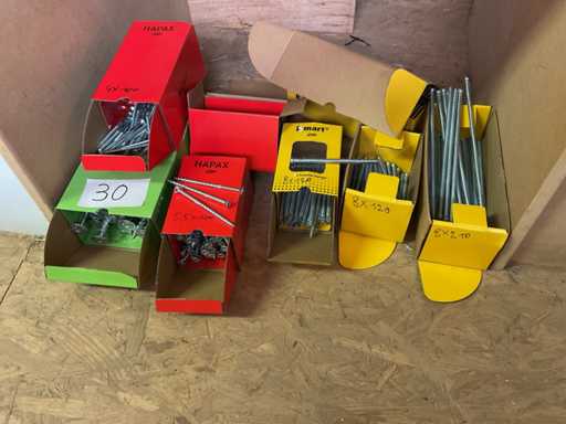 Kisten mit Holzschrauben