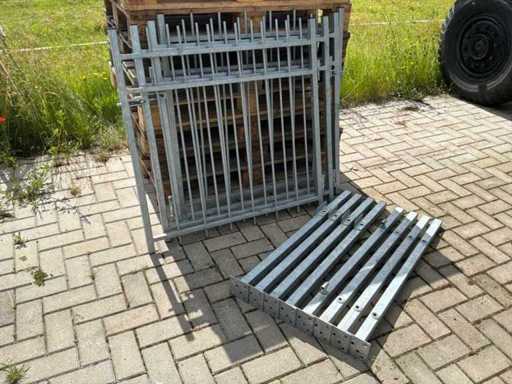 entrance gate (4x)