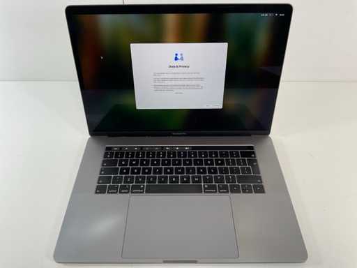 Apple MacBook Pro 15.4", Core(TM) i7 8th Gen, 16 GB RAM, 256 GB NVMe, AMD Radeon Pro 555X 4 GB Laptop