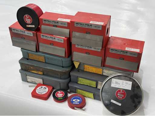   Feuilles métalliques de lot