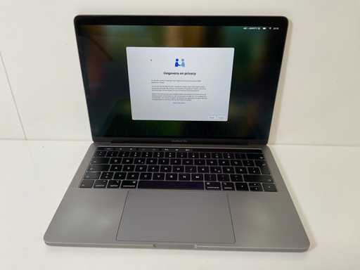Apple MacBook Pro 13,3", Core(TM) i7 8ª generazione, 16 GB di RAM, 251 GB NVMe Laptop