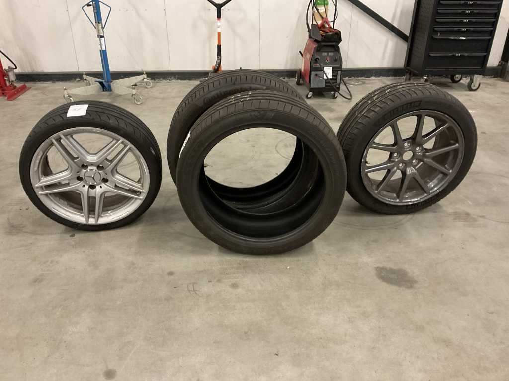 Car tire (4x)