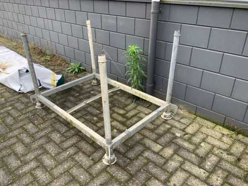 Suport metalic cu material lung