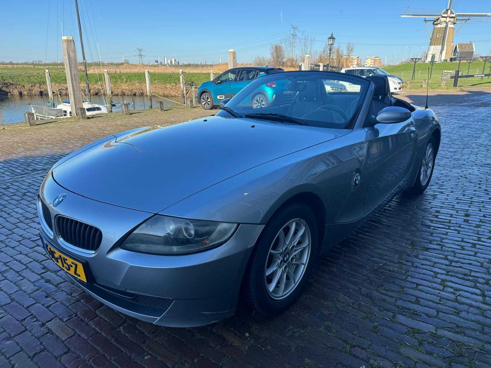 BMW 2006 Z4 Roadster 2.0i Introduction GJG-15-Z
