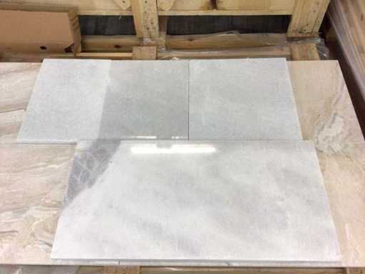 Naturalny kamień, marmur, biały polerowany 30 x przezroczyste aleje x 2 cm płytki 64 m²