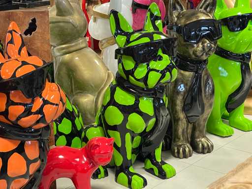 Bouledogue français avec lunettes taches noires/vertes H120cm