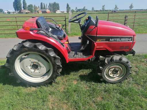 Mini-tracteur Mitsubishi MT205 à transmission intégrale