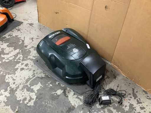 Mașină robotică de tuns iarba Husqvarna 220ac