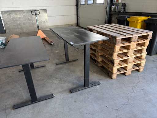 Elektrisch verstellbarer Schreibtisch