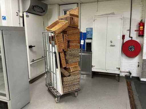 Weiden-Präsentationskörbe mit Transportwagen