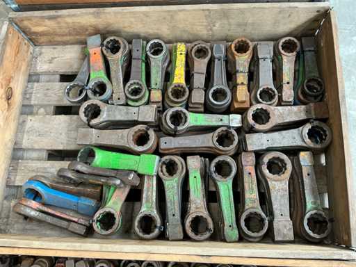Batch of striking ring wrenches