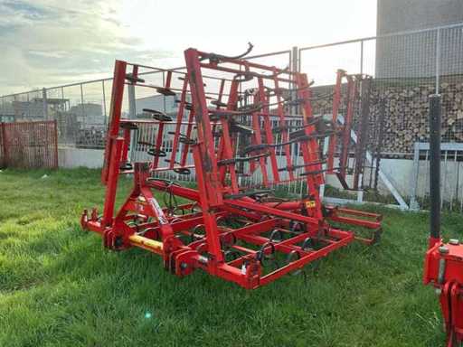 2006 Quivogne Cultivator with Roller Cultivator