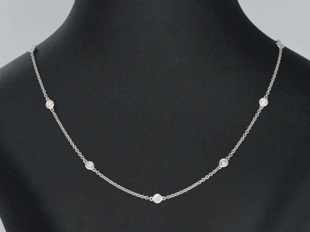 Collier en or blanc avec diamants