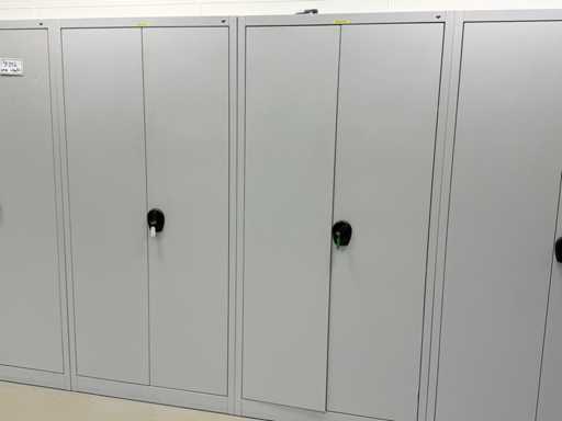   2 armoires d’atelier sans contenu