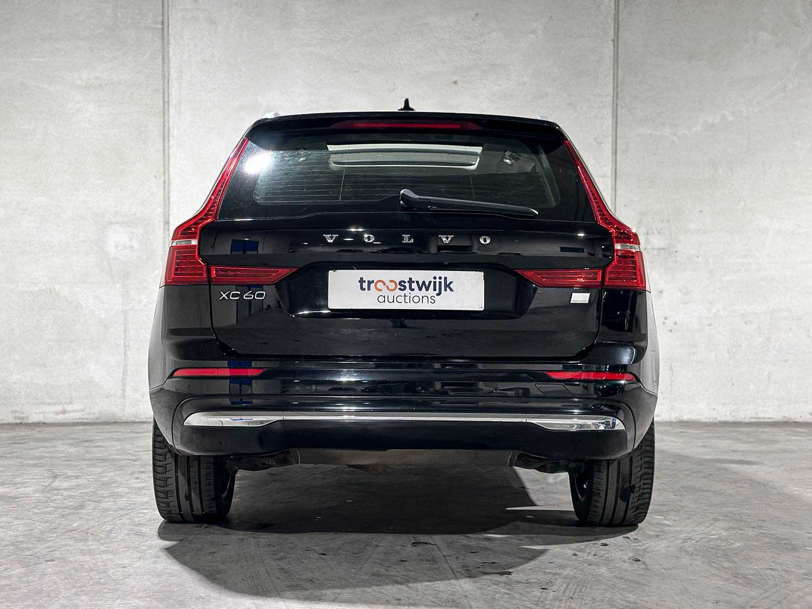 Volvo XC60 2.0 T6 Plug-in hybrid AWD Core Bright 253pk 2027 (Origineel-NL+1e eigenaar), S-190-RP